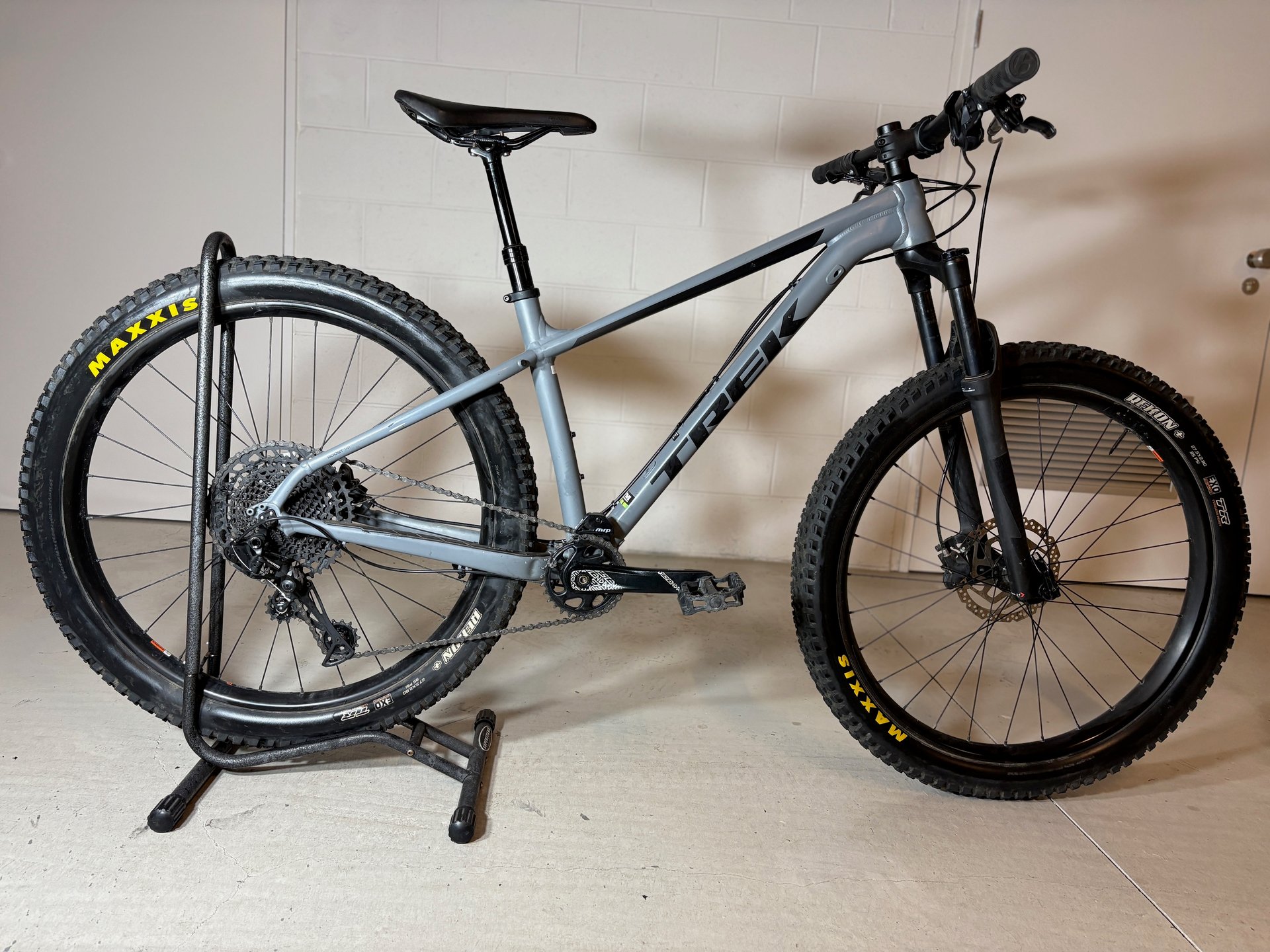 Trek Roscoe 8 (2017) | Treadli - The Bicycle Village